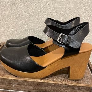 Universal thread women’s heeled Marcia clog size 10